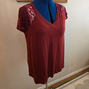 Torrid lace sleeve vneck